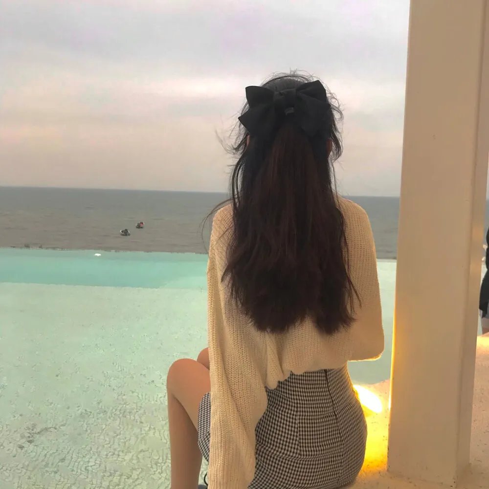 日食：黑暗深处海报
